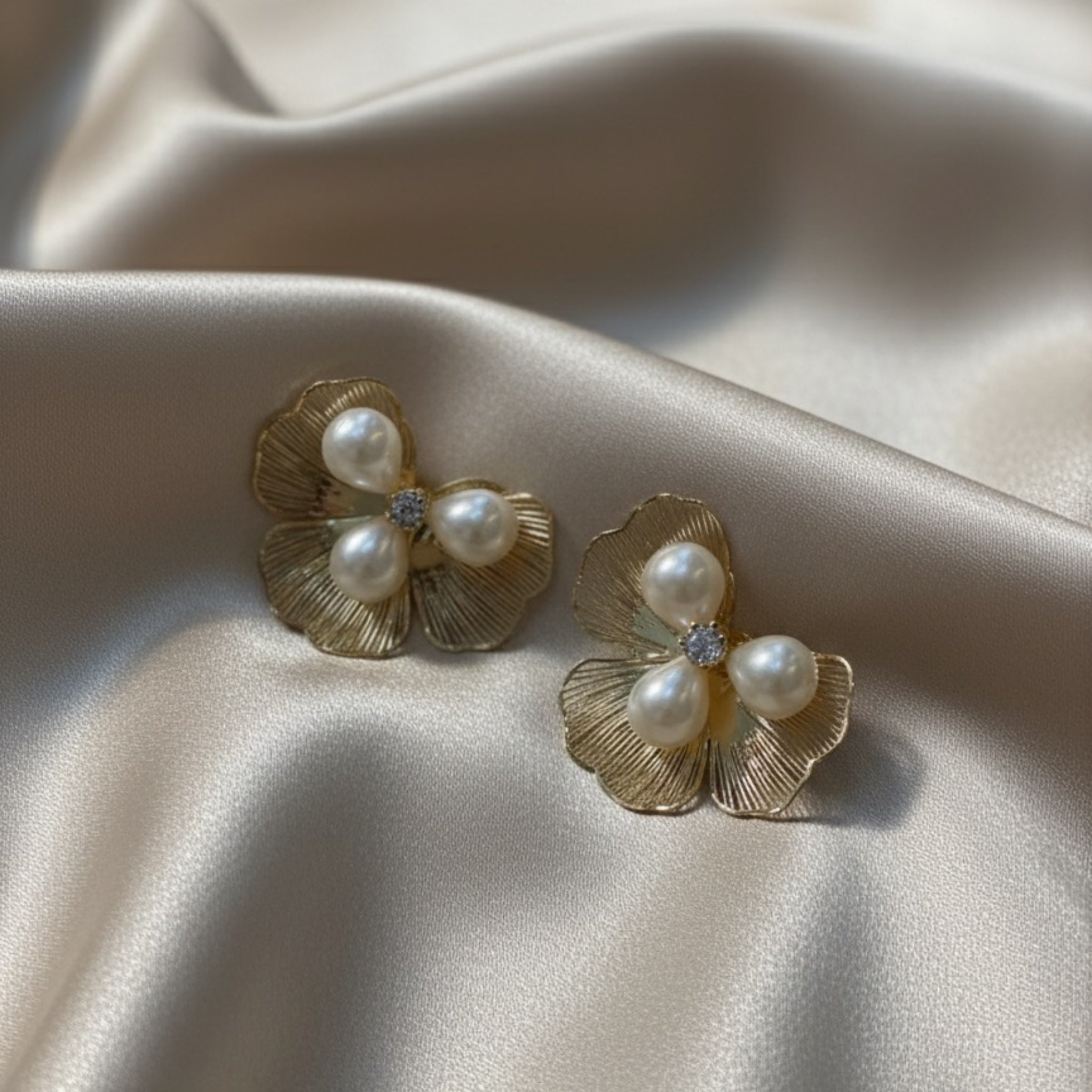 Korean pearl and gold anti turnish earing