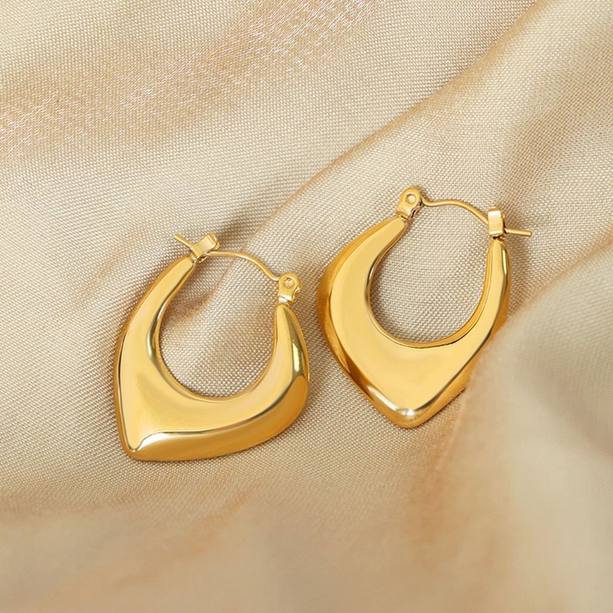 Anti turnish ring earing