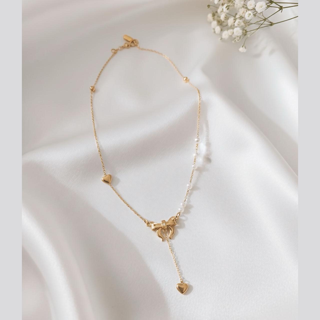 Bow pendant neck chain