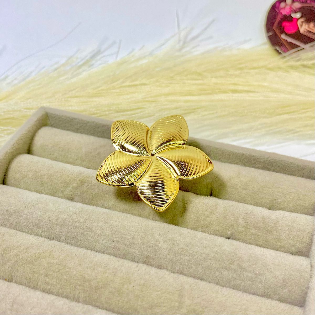 Adjustable golden flower ring